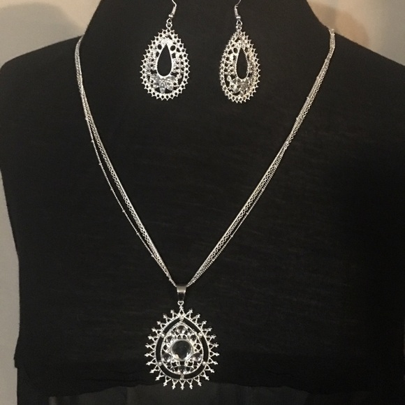 Hannah Necklace and earrings set - Picture 1 of 6